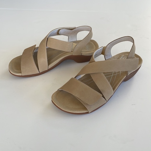 Like New Abeo Biosystem Nude Nubuck Size 7 US - Picture 7 of 12